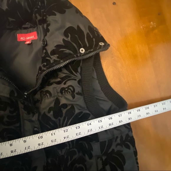 Red Ginger Womens Puffer Vest Size Small Black Zippered Velvet Appliqué - Picture 6 of 9